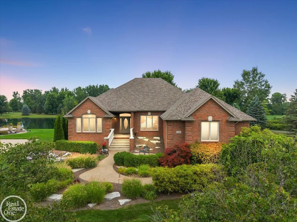 62682 Coralburst Drive Washington Township, MI 48094