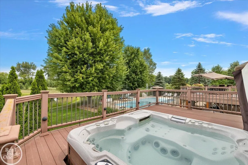 62682 Coralburst Drive Washington Township, MI 48094
