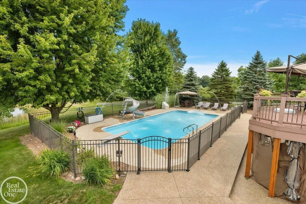 62682 Coralburst Drive Washington Township, MI 48094