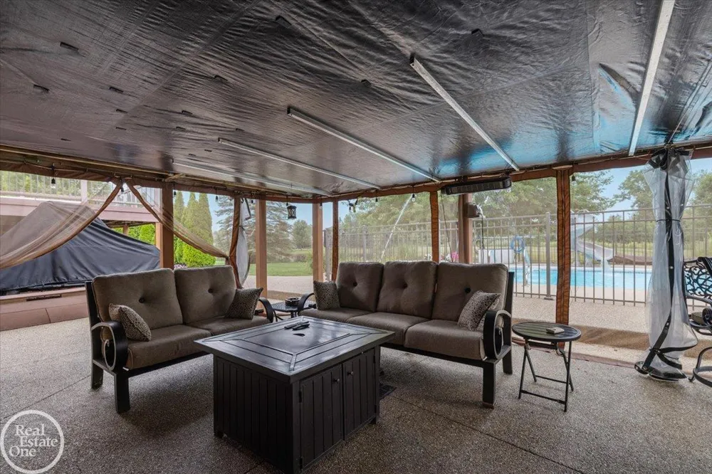 62682 Coralburst Drive Washington Township, MI 48094
