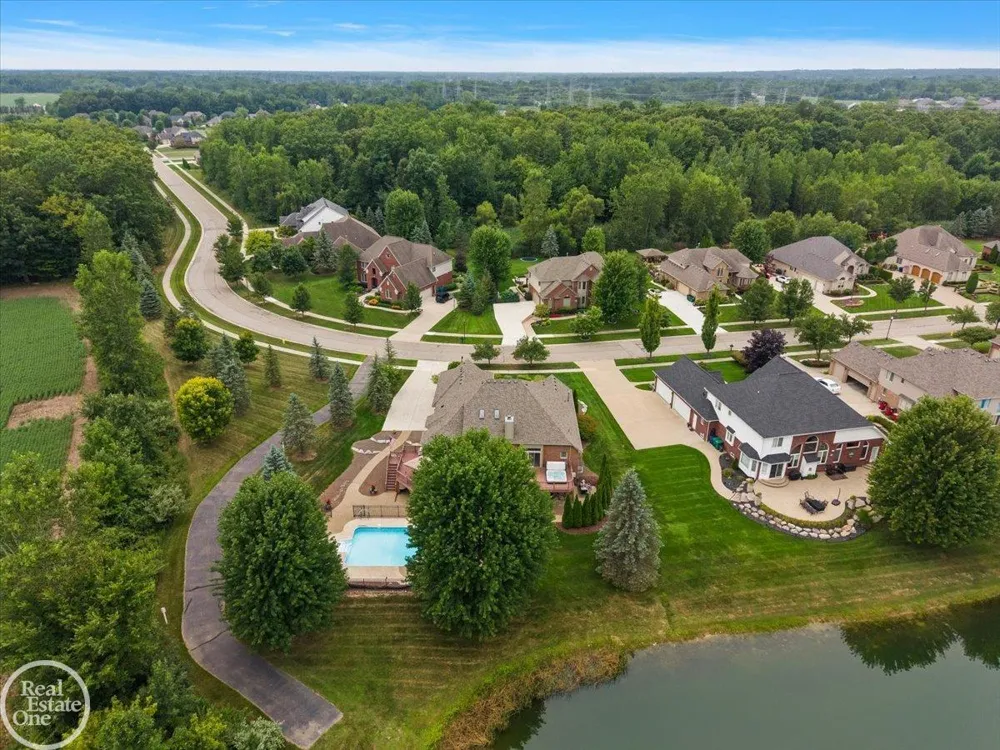 62682 Coralburst Drive Washington Township, MI 48094