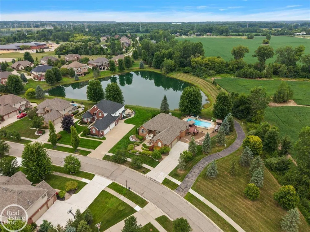62682 Coralburst Drive Washington Township, MI 48094