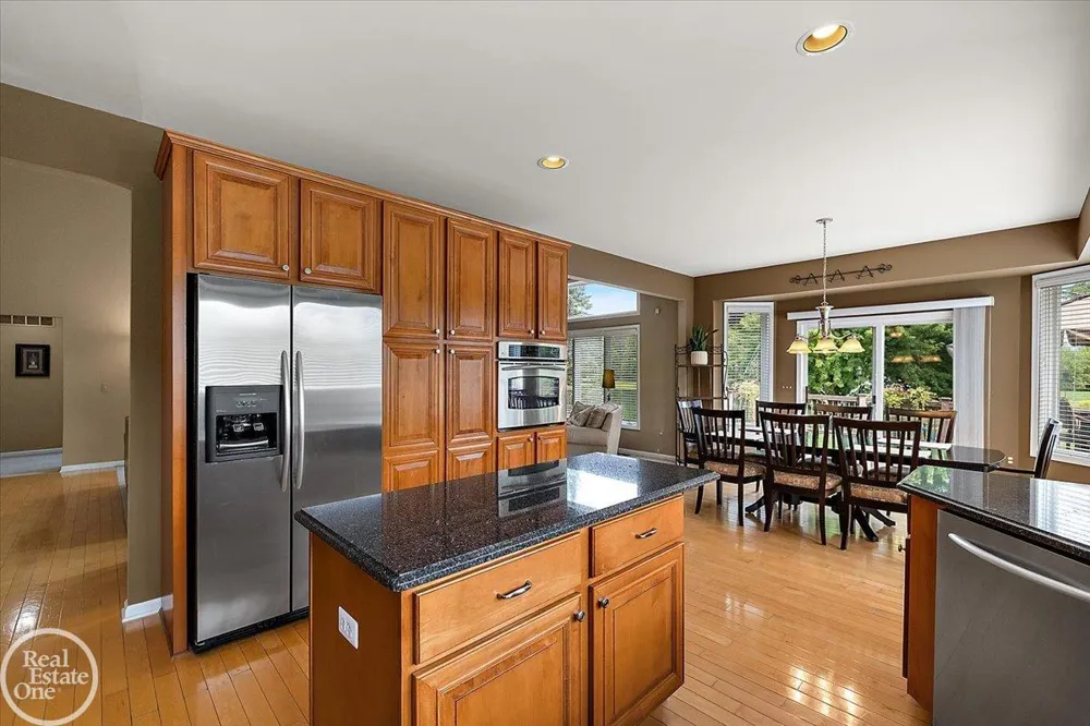 62682 Coralburst Drive Washington Township, MI 48094