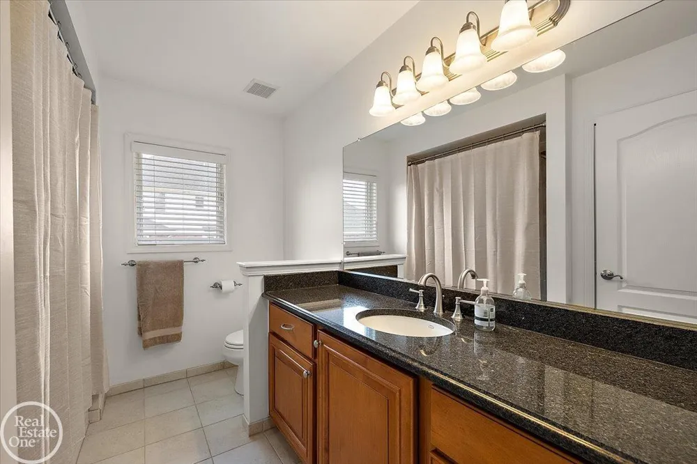 62682 Coralburst Drive Washington Township, MI 48094