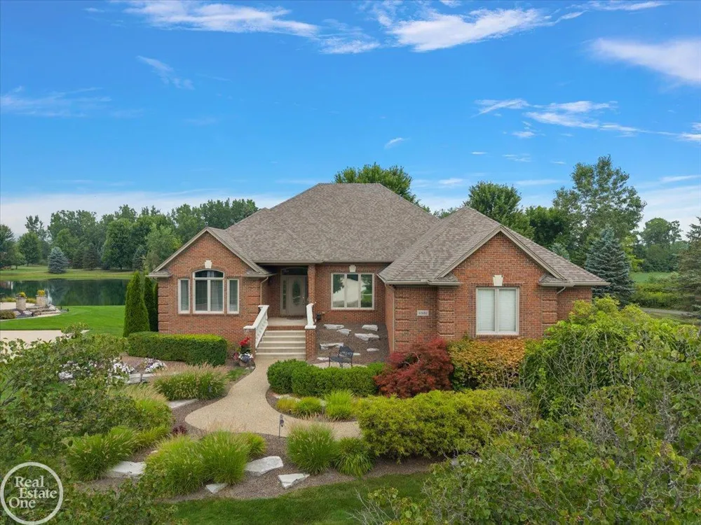 62682 Coralburst Drive Washington Township, MI 48094