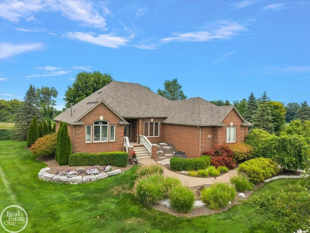 62682 Coralburst Drive Washington Township, MI 48094