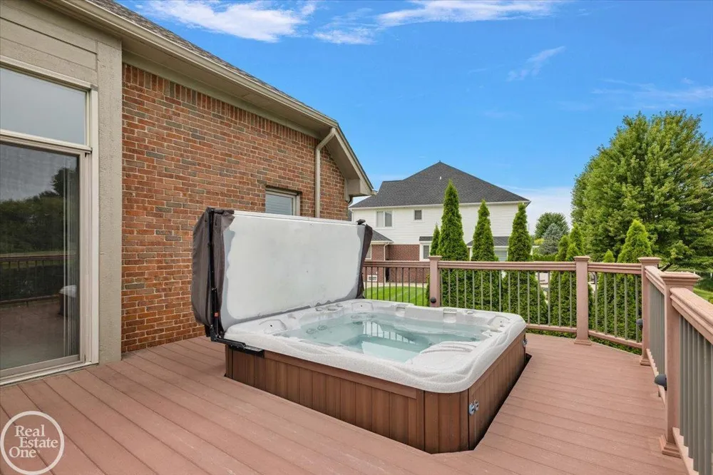 62682 Coralburst Drive Washington Township, MI 48094