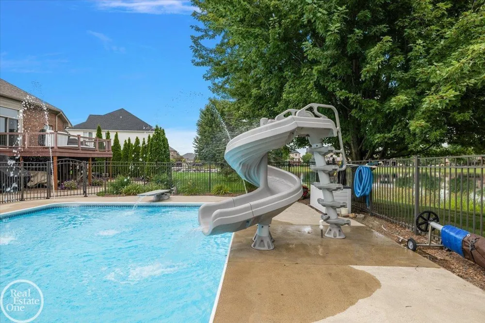 62682 Coralburst Drive Washington Township, MI 48094