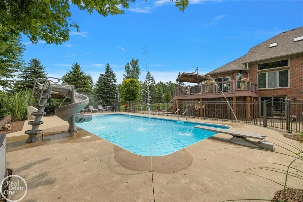 62682 Coralburst Drive Washington Township, MI 48094