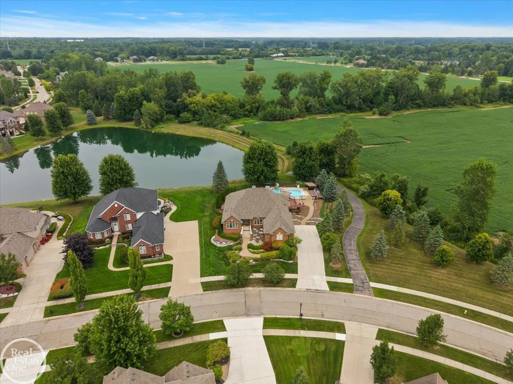 62682 Coralburst Drive Washington Township, MI 48094