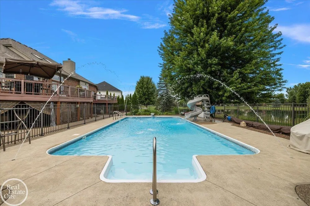 62682 Coralburst Drive Washington Township, MI 48094
