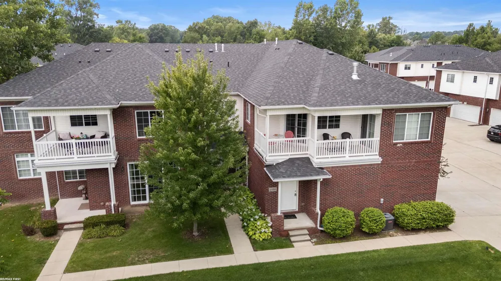 6986 Boulder Pointe Court Washington Township, MI 48094