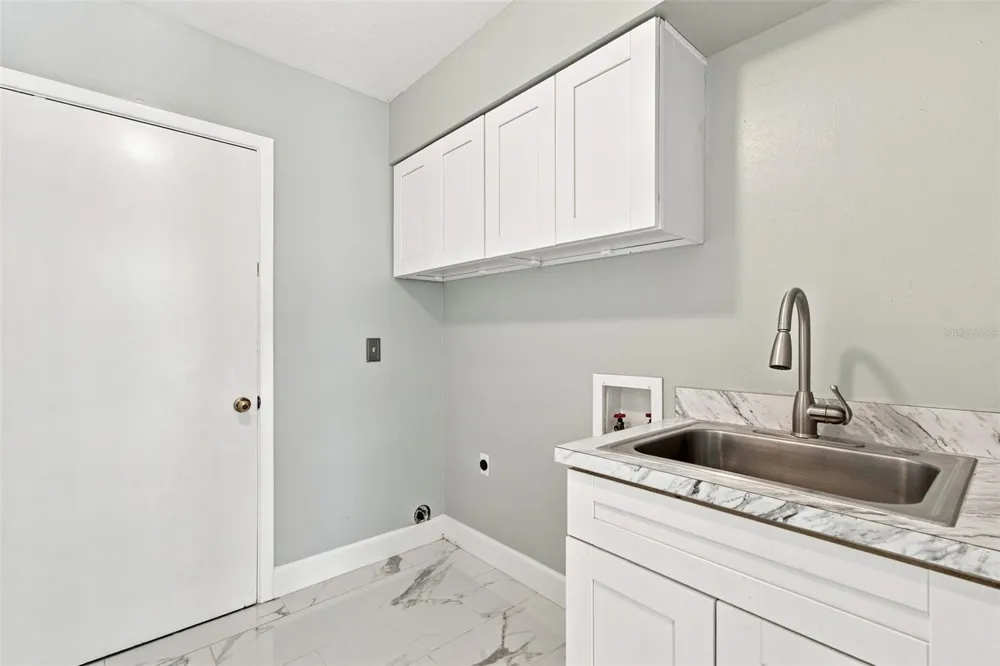 7233 WOODBROOK DRIVE Tampa, FL 33625