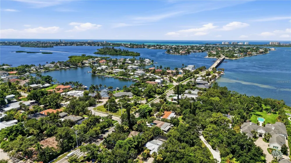 3424 OLD OAK DRIVE Sarasota, FL 34239