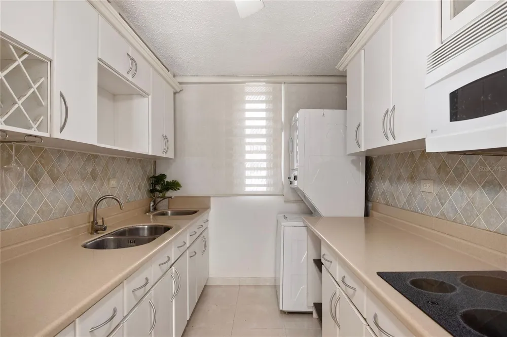 7-B-1 CHALETS DEL PARQUE #7B1 Guaynabo, PR 00969