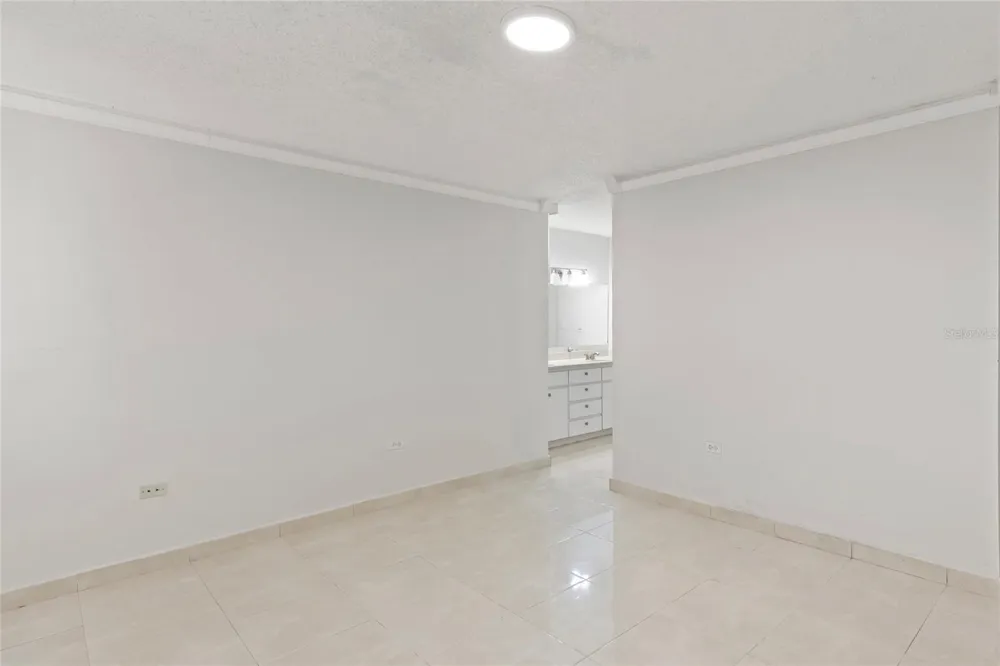 7-B-1 CHALETS DEL PARQUE #7B1 Guaynabo, PR 00969