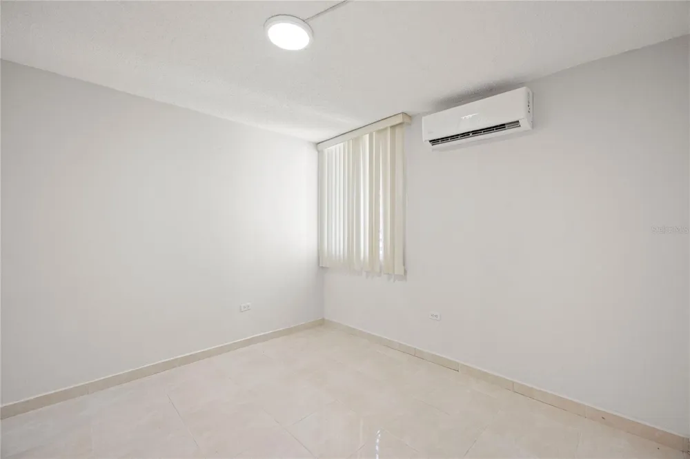 7-B-1 CHALETS DEL PARQUE #7B1 Guaynabo, PR 00969
