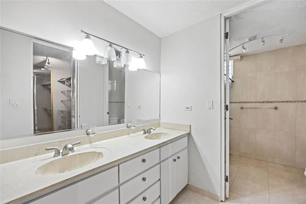 7-B-1 CHALETS DEL PARQUE #7B1 Guaynabo, PR 00969