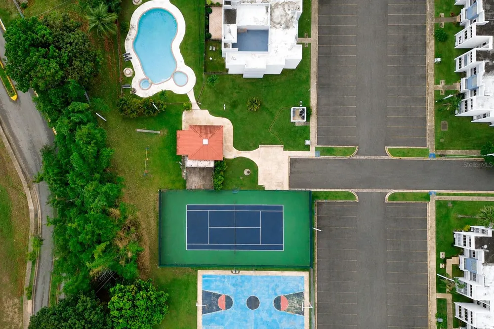 7-B-1 CHALETS DEL PARQUE #7B1 Guaynabo, PR 00969