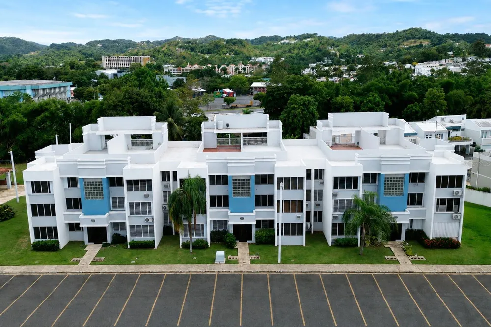7-B-1 CHALETS DEL PARQUE #7B1 Guaynabo, PR 00969