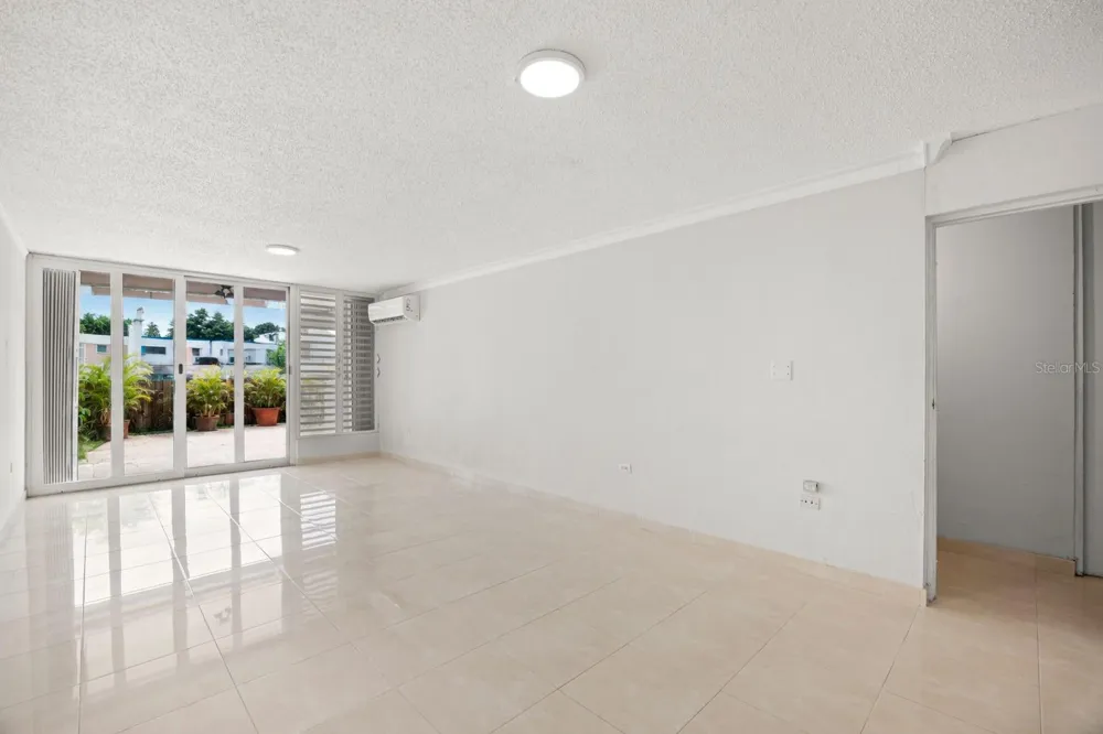 7-B-1 CHALETS DEL PARQUE #7B1 Guaynabo, PR 00969