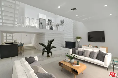 764 DOHENY DRIVE