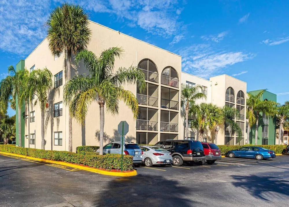 17350 NW 68th Avenue #400-402A Hialeah, FL 33015