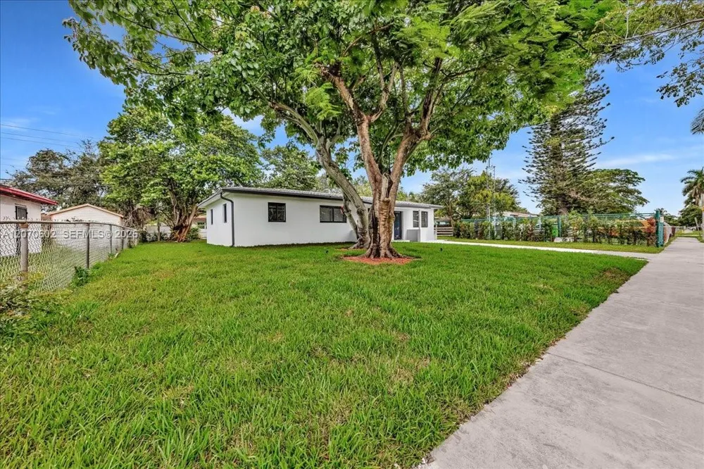 2910 NW 175th St Miami Gardens, FL 33056