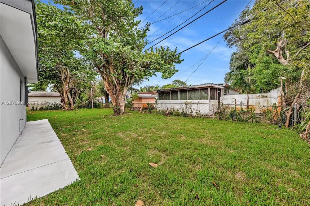 2910 NW 175th St Miami Gardens, FL 33056