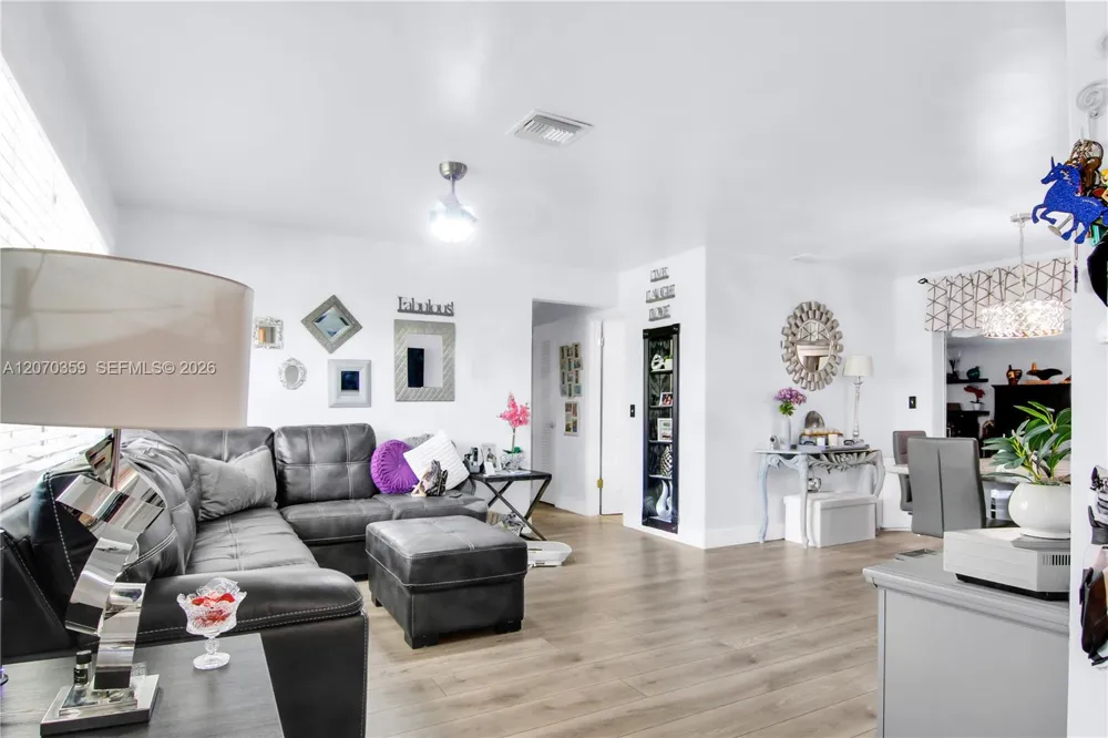 7690 NW 16th Ct Pembroke Pines, FL 33024