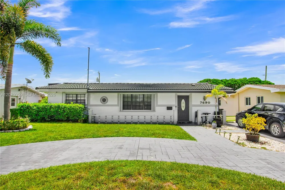 7690 NW 16th Ct Pembroke Pines, FL 33024
