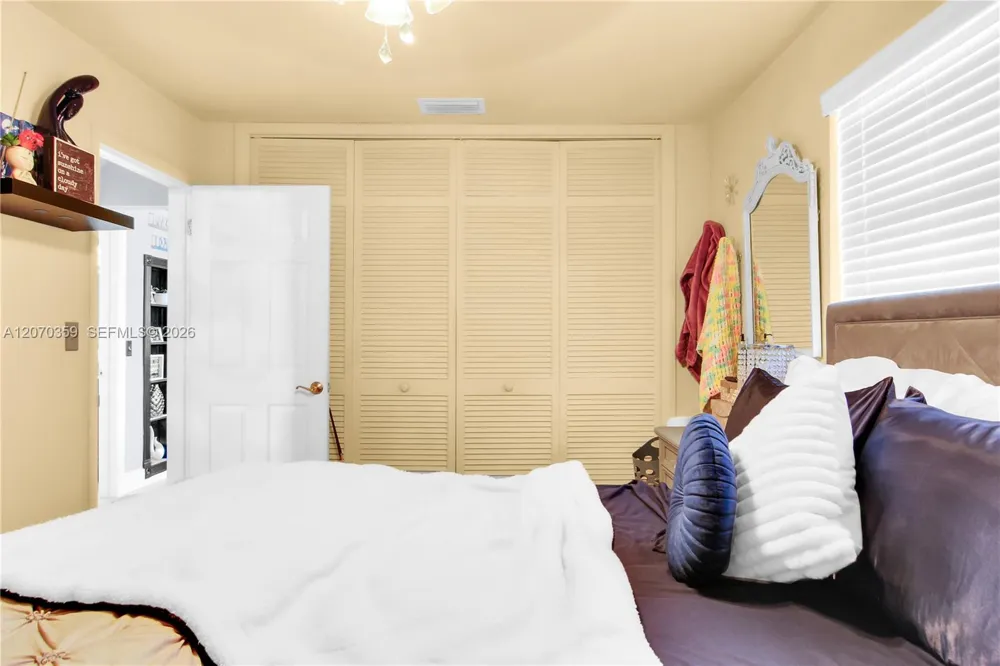 7690 NW 16th Ct Pembroke Pines, FL 33024