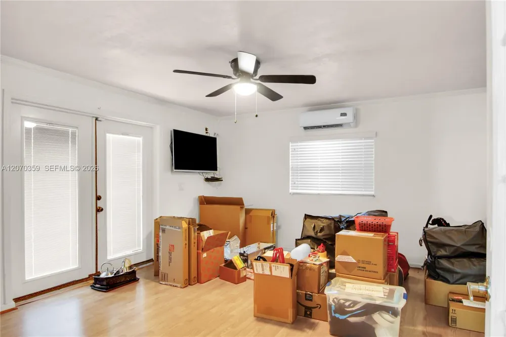 7690 NW 16th Ct Pembroke Pines, FL 33024