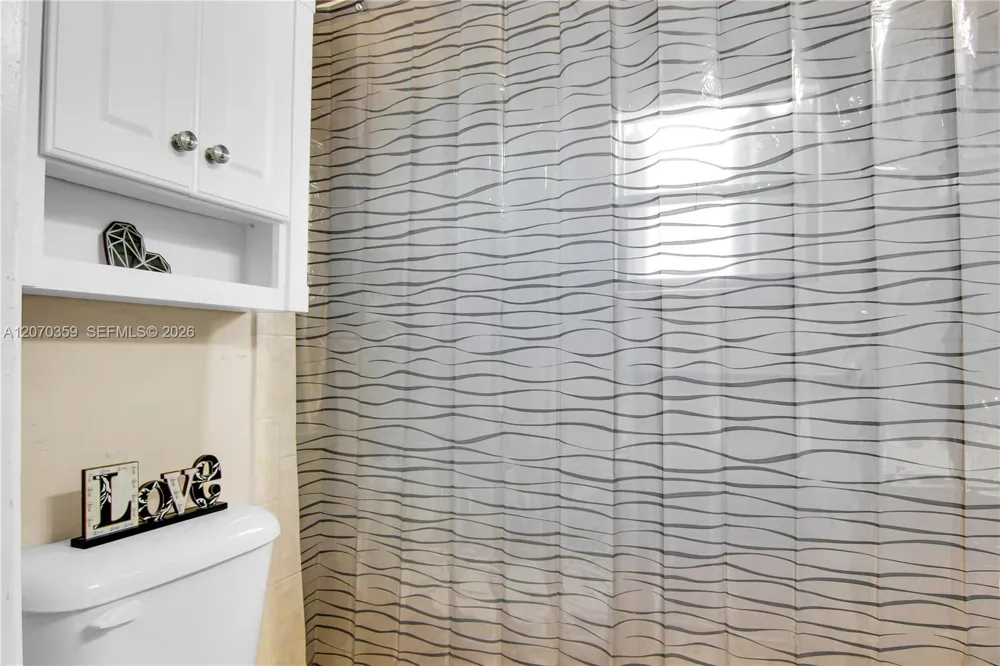 7690 NW 16th Ct Pembroke Pines, FL 33024