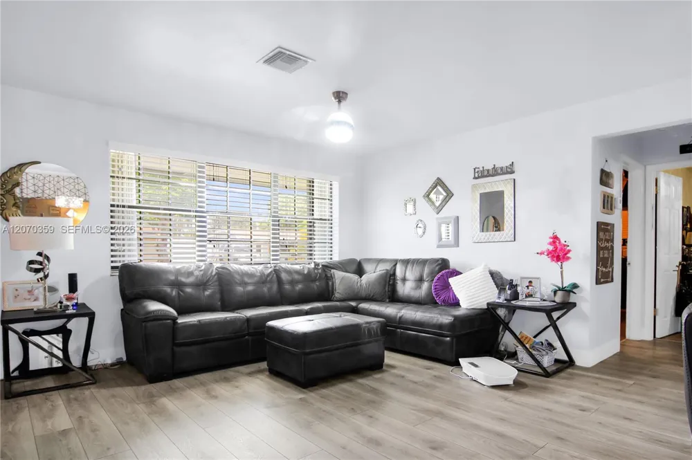7690 NW 16th Ct Pembroke Pines, FL 33024