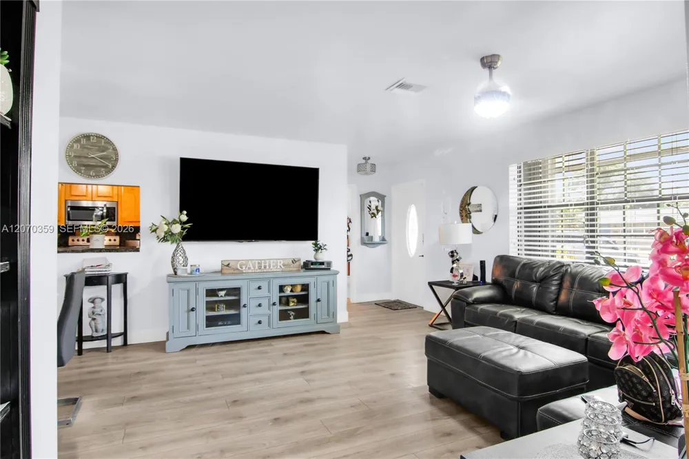 7690 NW 16th Ct Pembroke Pines, FL 33024