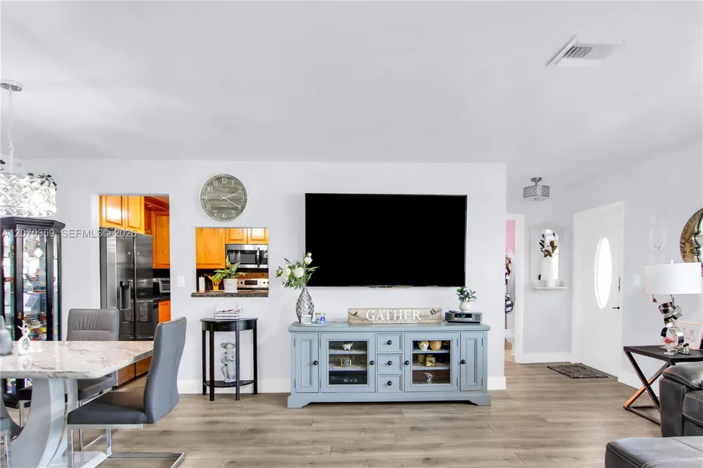 7690 NW 16th Ct Pembroke Pines, FL 33024