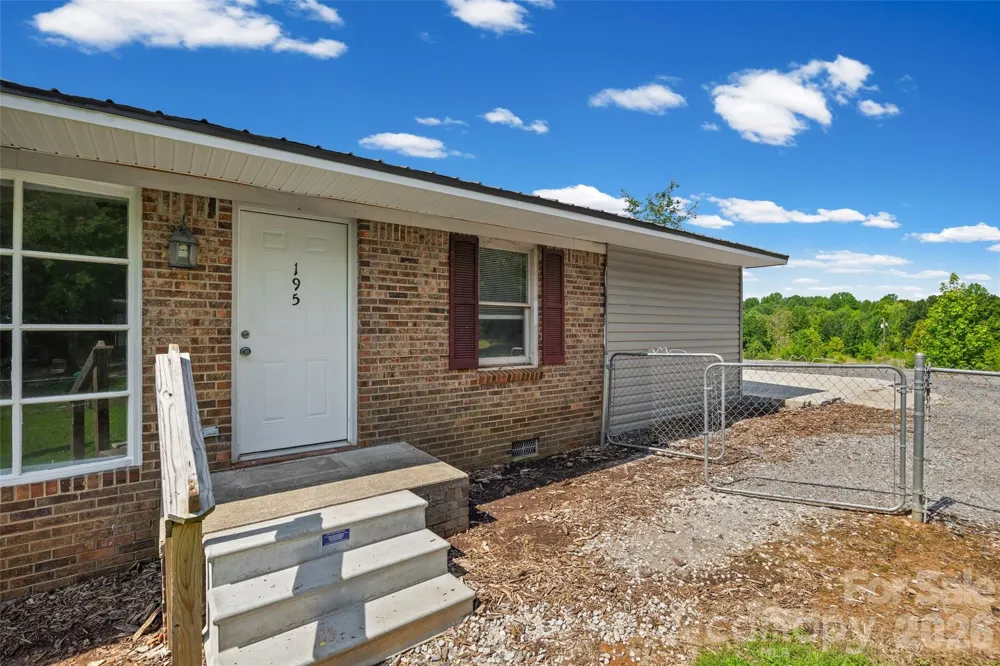 195 Moda Road Blacksburg, SC 29702