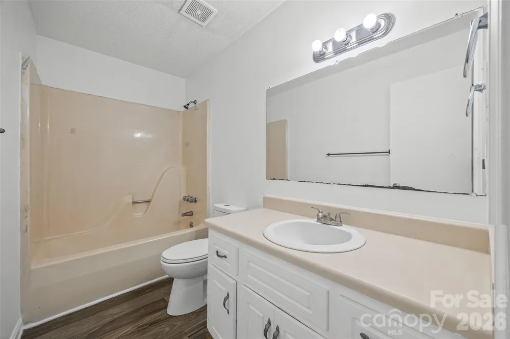 195 Moda Road Blacksburg, SC 29702
