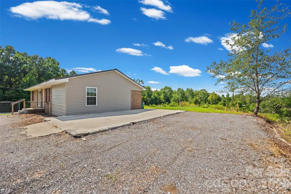 195 Moda Road Blacksburg, SC 29702