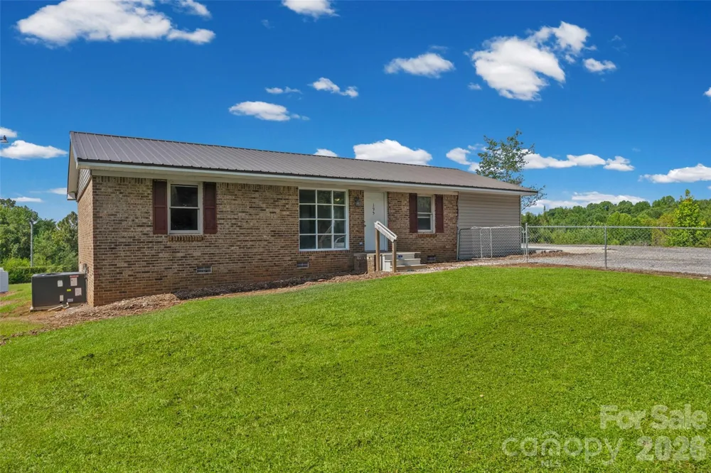 195 Moda Road Blacksburg, SC 29702