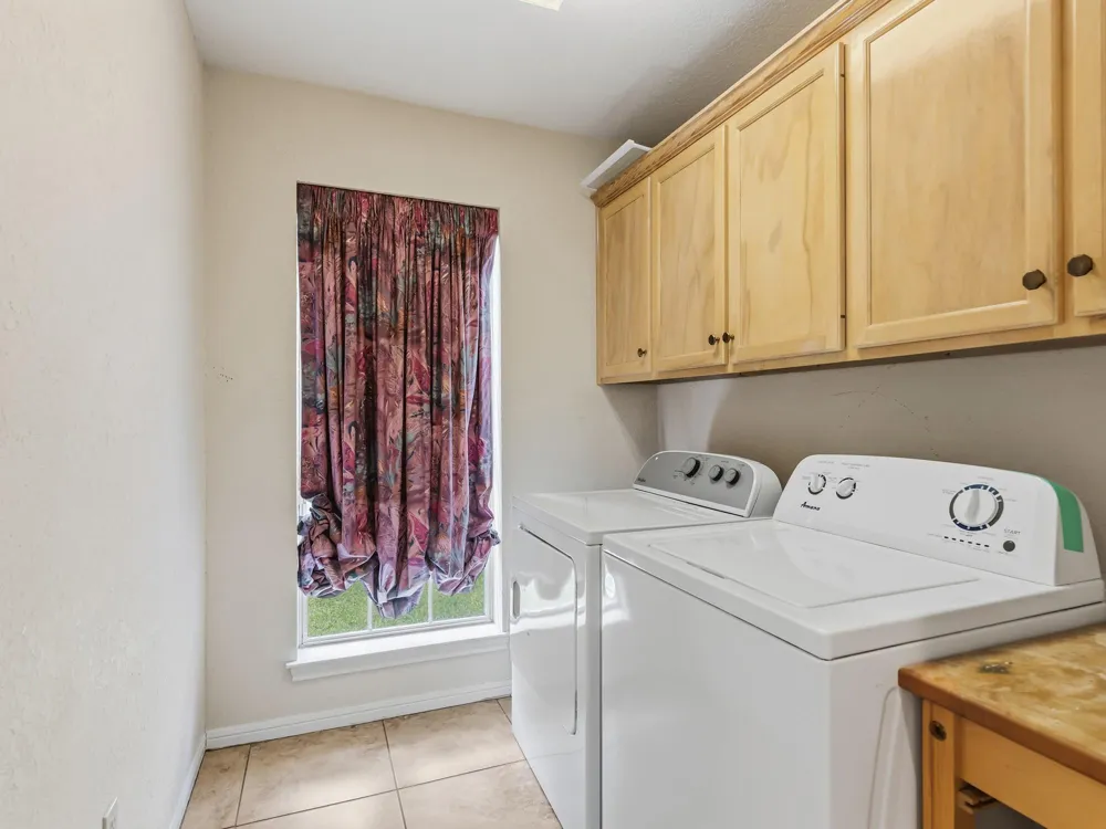 2107 Avenue K Nederland, TX 77627