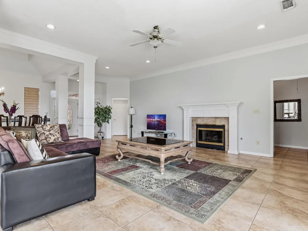 2107 Avenue K Nederland, TX 77627