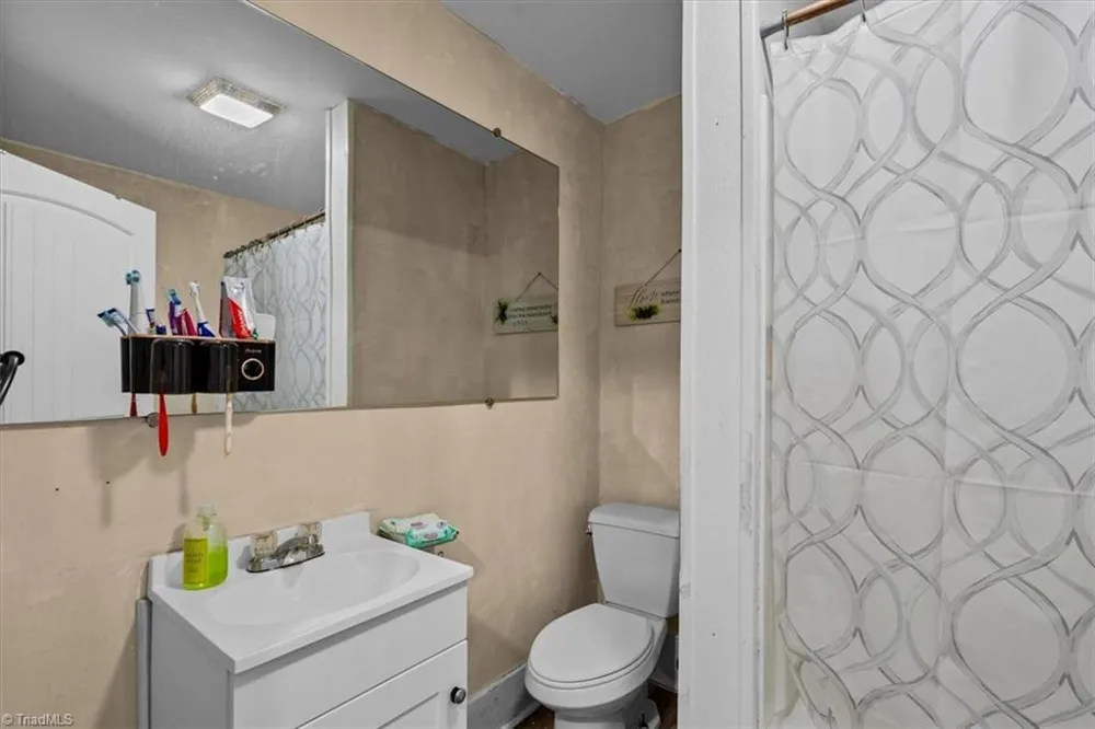 1207 Vernon Place High Point, NC 27260