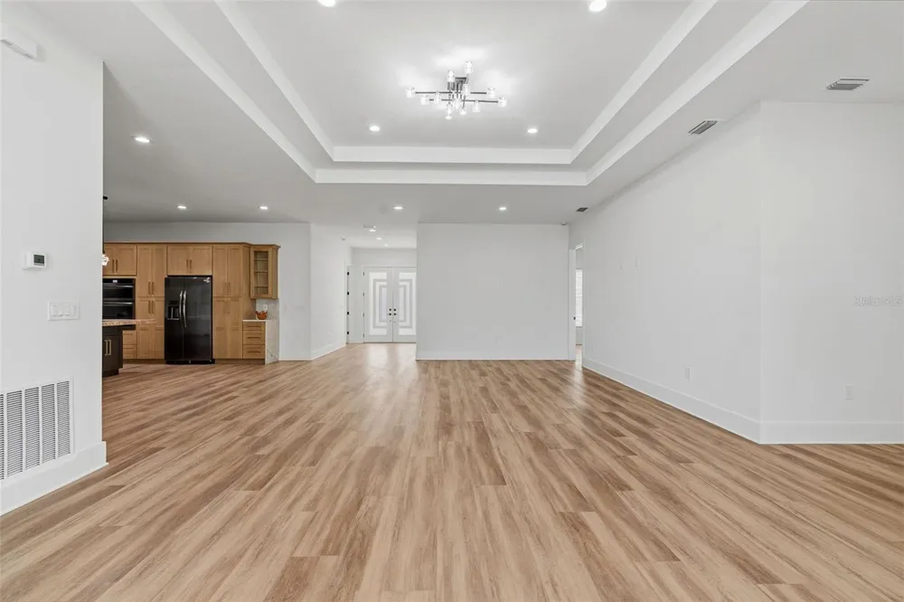 2914 W WALNUT STREET Tampa, FL 33607