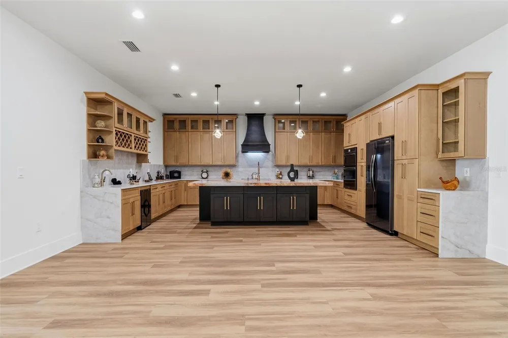 2914 W WALNUT STREET Tampa, FL 33607