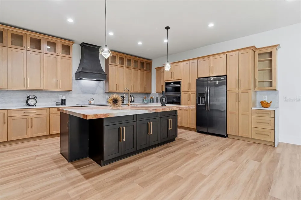 2914 W WALNUT STREET Tampa, FL 33607
