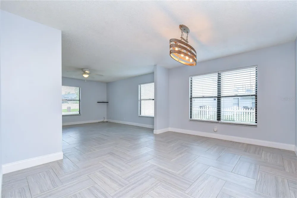 1224 RAINBROOK CIRCLE Valrico, FL 33596