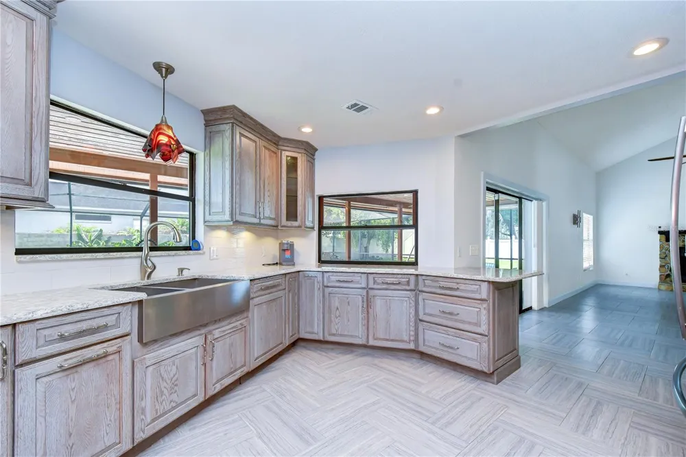 1224 RAINBROOK CIRCLE Valrico, FL 33596