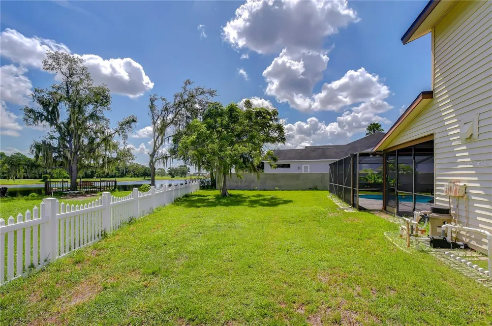 1224 RAINBROOK CIRCLE Valrico, FL 33596